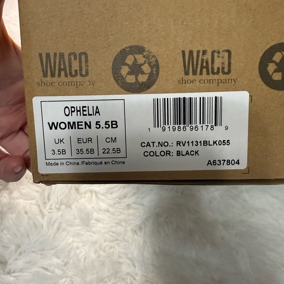 REVITALIGN Black and Tan Casual Shoes - Picture 7 of 7